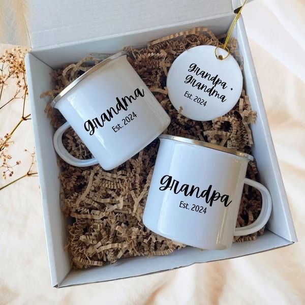 Unique Ways to Tell Grandparents You’re Expecting