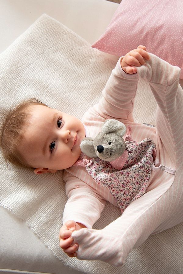  Newborn Milestones: What to Expect in the First Month