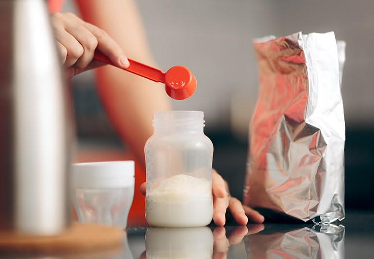 How to formula feed a baby