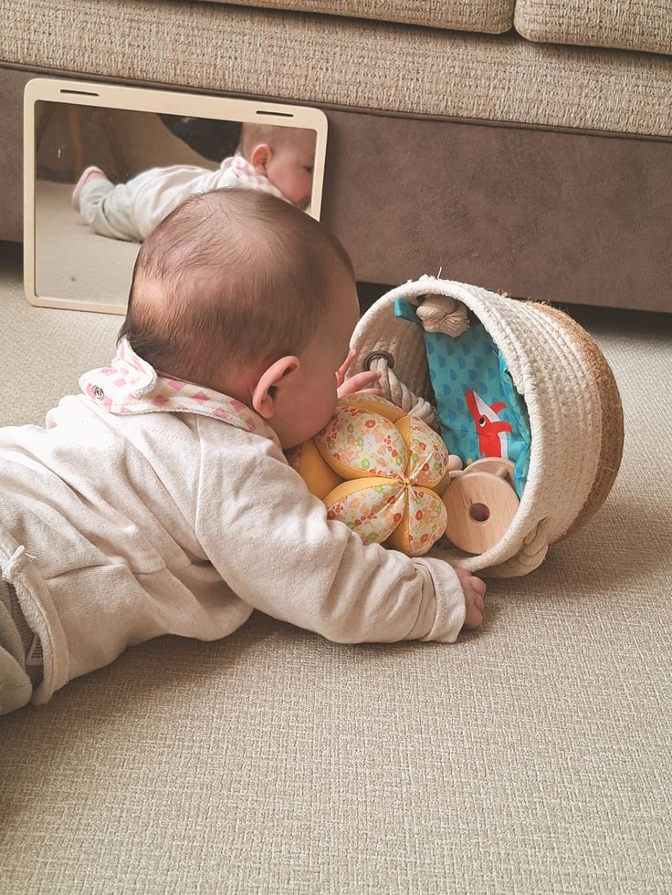 Activities for Sitting Babies That Are Not Stressful