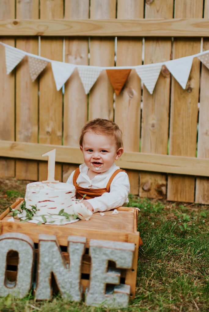outdoor first birthday photoshoot