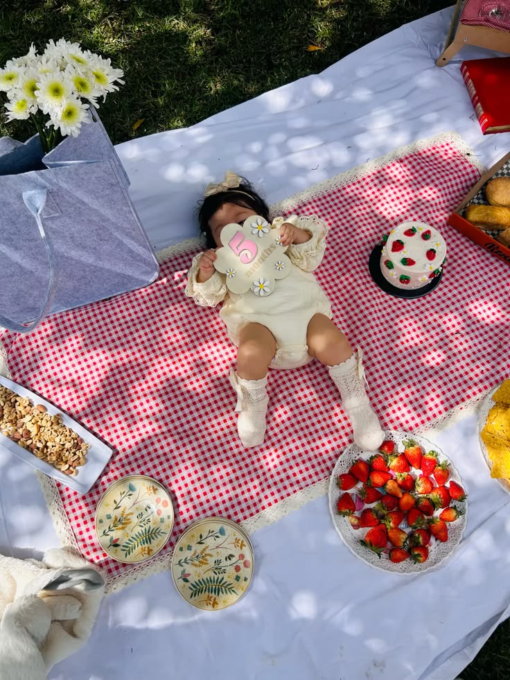Outdoor Cake Smash Ideas