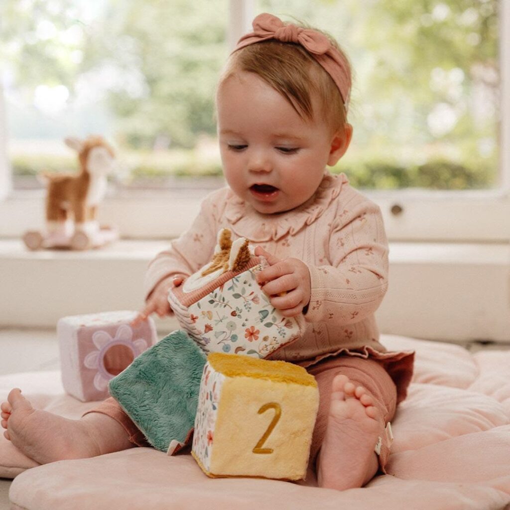 Activities for Sitting Babies That Are Not Stressful